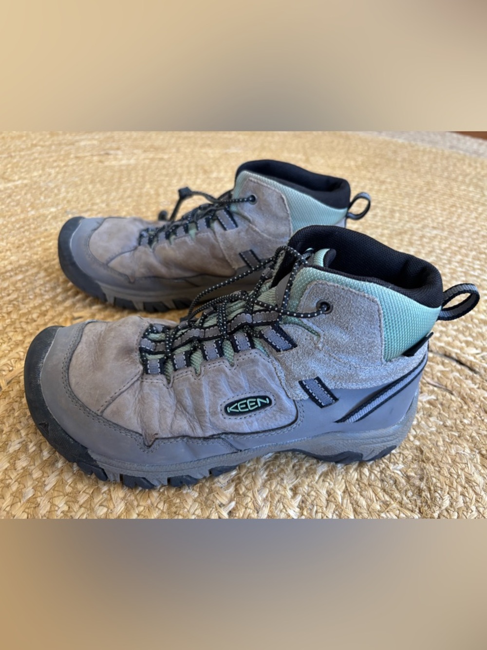 Keen Targhee IV Mid Waterproof Hiking Boots - Kids size 3